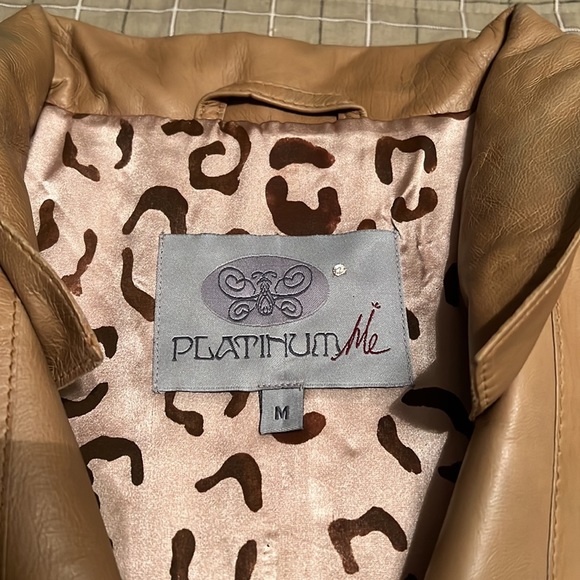 Jacket is flashy but not to flashy lightweight/spring&fall - Picture 3 of 6